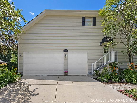 3rd image of 1050 Aster Ln