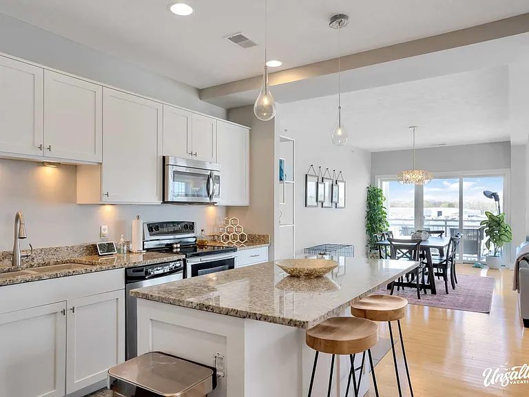 19 W Savidge St #29 — Photo 27
