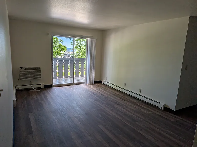 Chateau Apartments — Photo 14