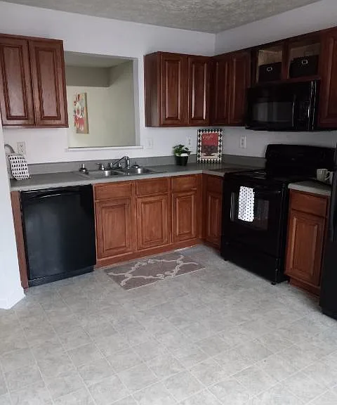 Carlington Ln — Photo 9