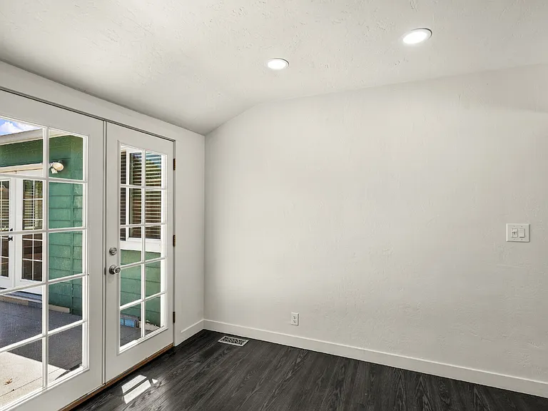 510 Keene Dr — Photo 14