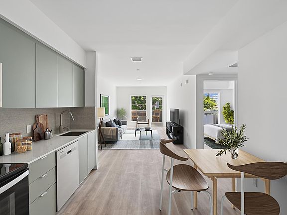 4th image of 2555 S Mansfield Ave #508