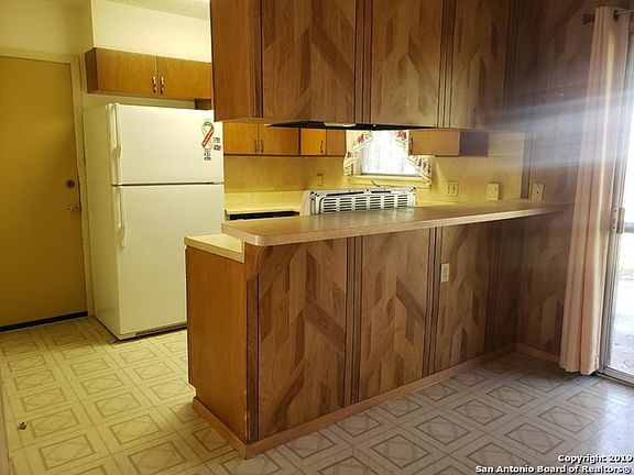 2nd image of 723 Marquis Ln