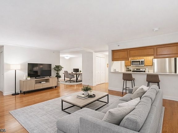 4th image of 7 Prospect St Unit 307