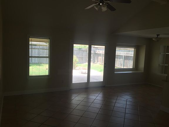 5th image of 2125 Meadowwalk Dr