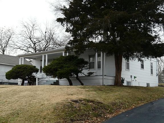 3rd image of 826 N Dodgion St