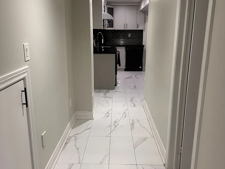 32 Darlet Ave #BASEMENT — Photo 9