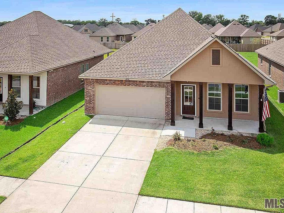 1st image of 1850 Oakwood Dr