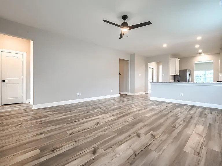 909 Emerson Dr — Photo 8