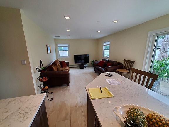 3rd image of 103 Floral Ave