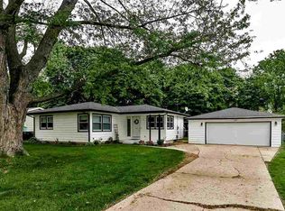 1945 Chippewa Trl, Beloit, WI 53511