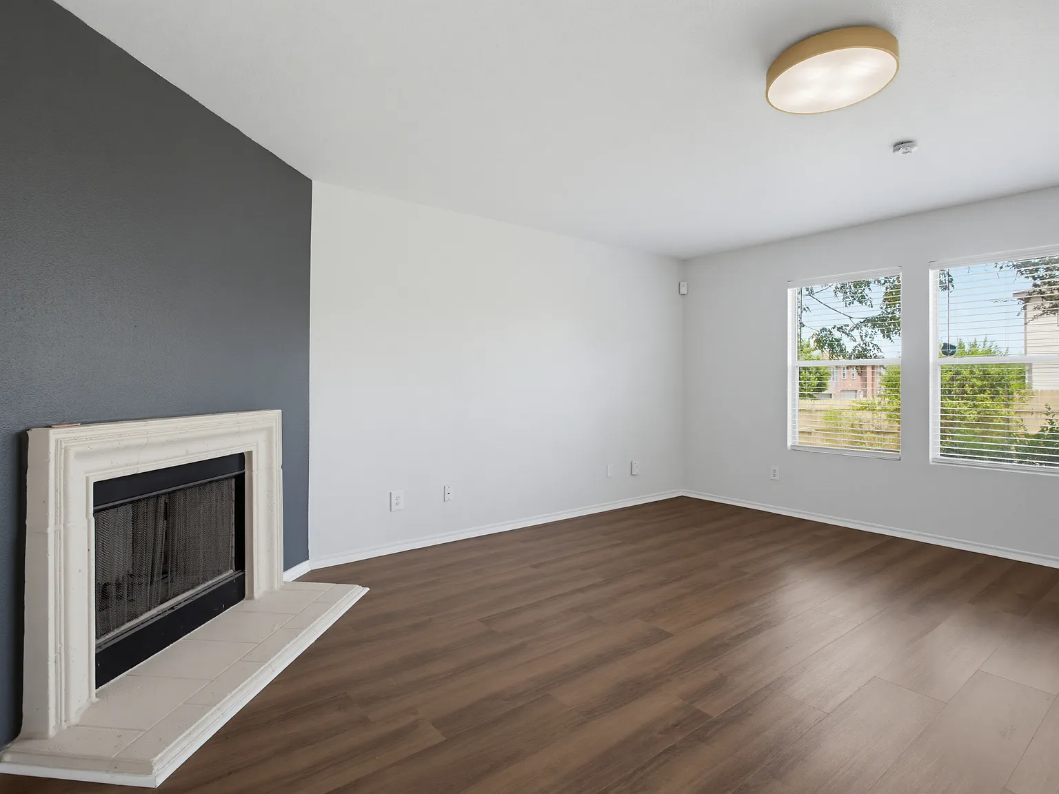 4 bed, 2740 sqft, $2,295 — Photo 2
