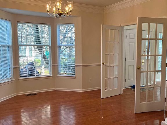 2nd image of 734 Huntington Dr #0