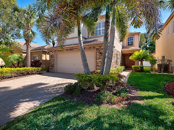 Home For Sale In THOROUGHBRED LAKE ESTATES 1