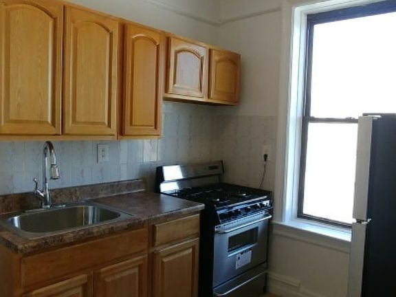 2nd image of 2576 41st St #4E