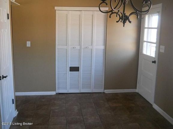 7103 dining area