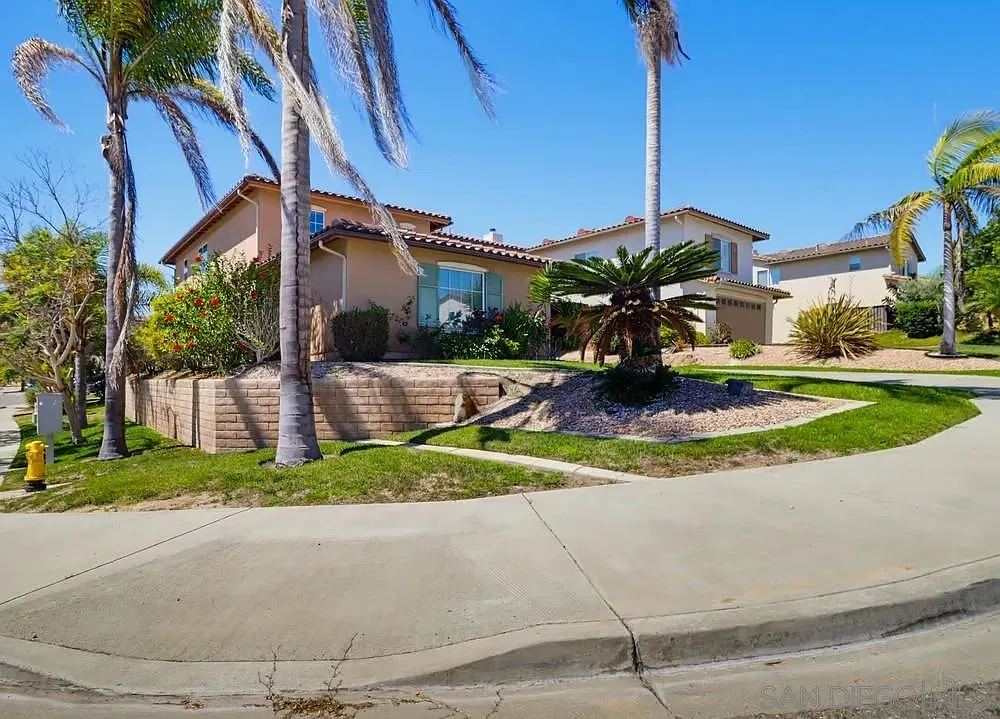 4 bed, 2.5 bath, 2724 sqft, $7,500 — Photo 2