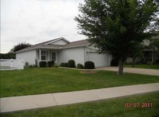 908 Country Ln, Le Roy, IL 61752