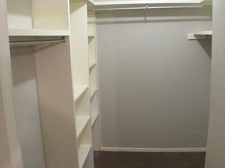 10406 Shadow Bend Dr — Photo 24