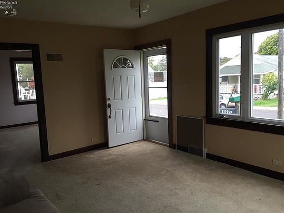 3rd image of 416 Hill Ave