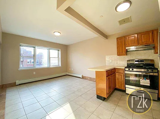 Rented by Realty 2000 Corp | media 11