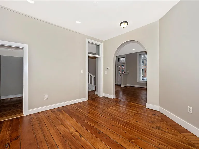 315 W Patrick St — Photo 33