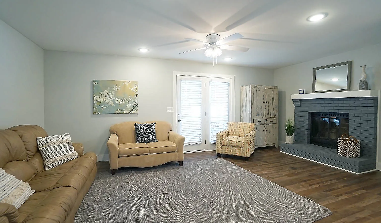 4615 Nesbit Ct — Photo 3