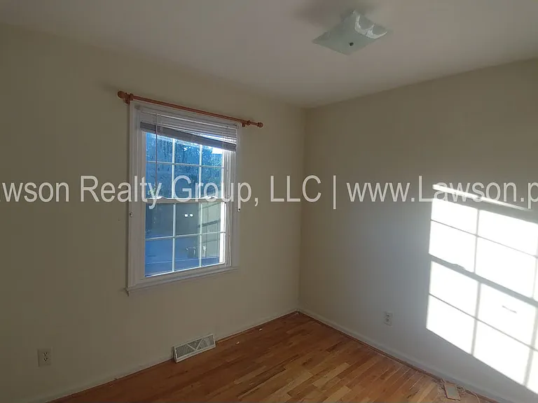 5405 Starkey Rd — Photo 13