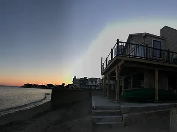 (undisclosed Address), Milford, CT 06460