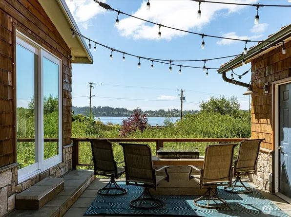 854 Burroughs Avenue, Oak Harbor, WA 98277