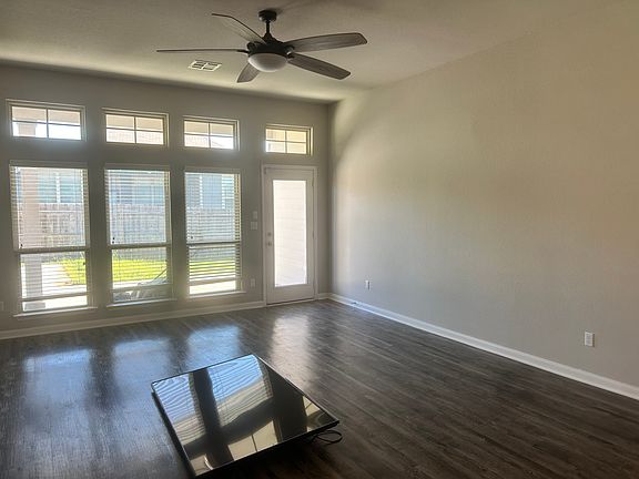 3rd image of 1127 Kiskadee Branch Dr