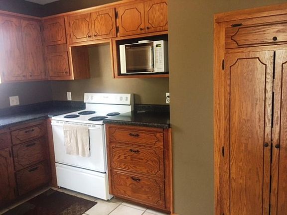 4th image of 216 Barney St