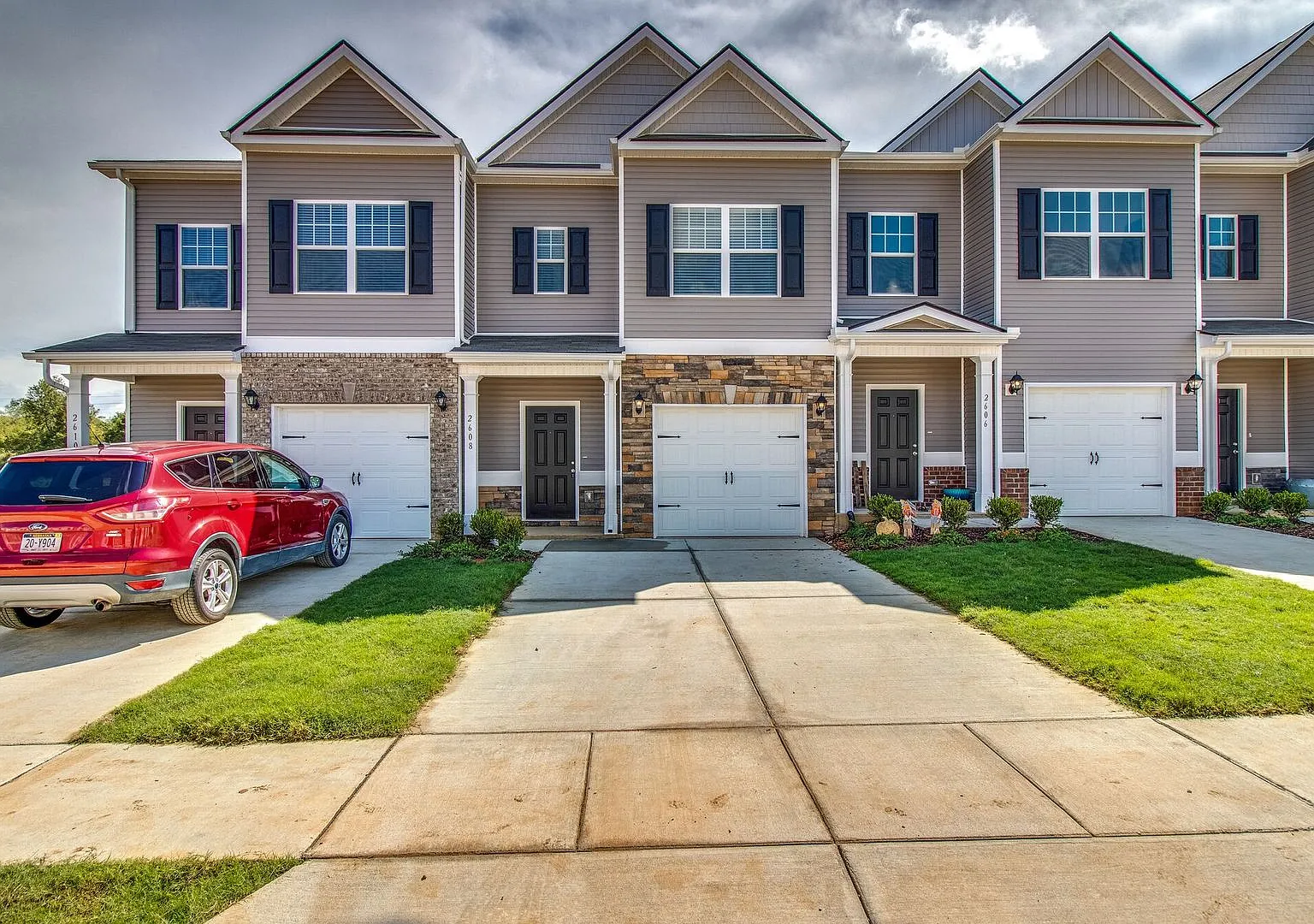 Beautiful 3BR/2.5BA Townhome in Columbia! — Photo 1