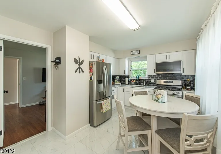 206 Centre St — Photo 4