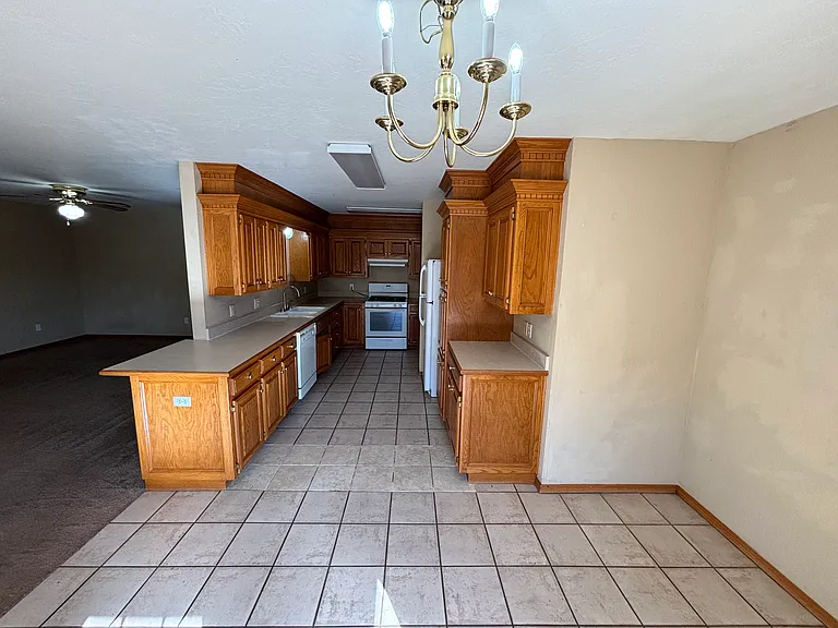 104 W Husband Ct — Photo 2