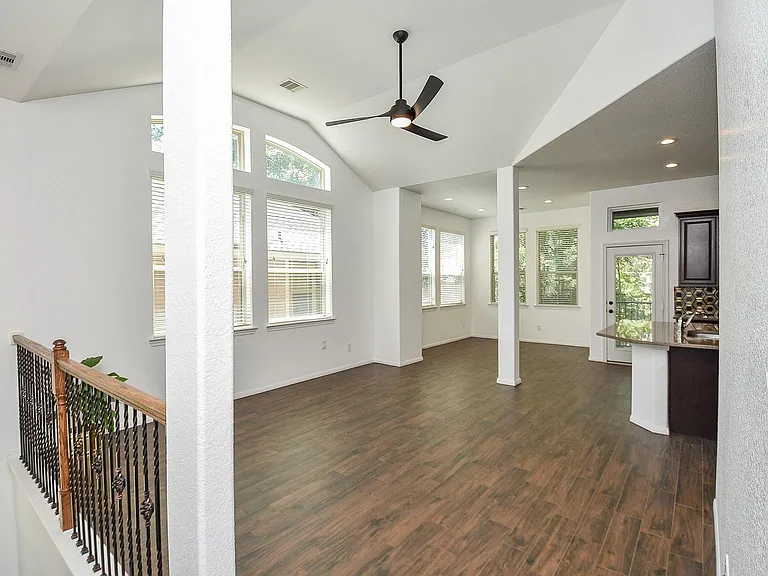 18 Cheswood Manor Dr — Photo 13