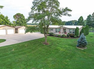 274 Gravel Ln, Louisville, IL 62858