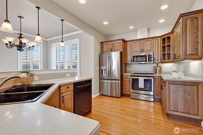 5th image of 1494 Eastmont Avenue #33