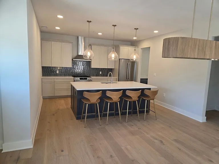 142 Henry St #A — Photo 6