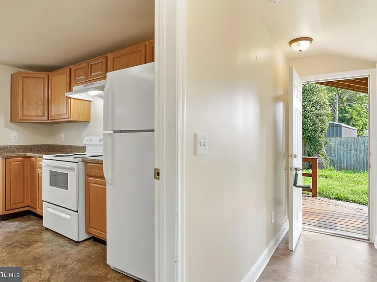 4 Thorn St — Photo 14