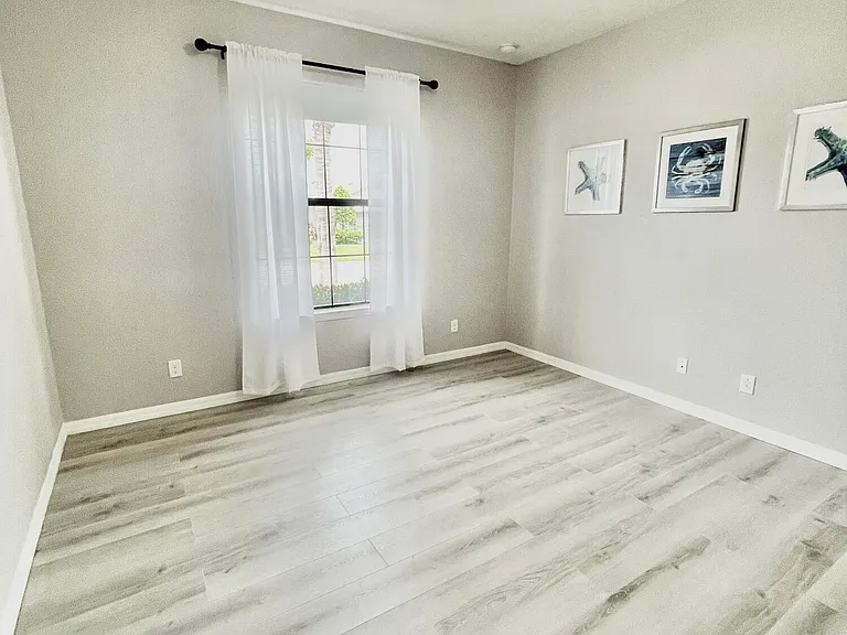 540 SE Monet Dr — Photo 5
