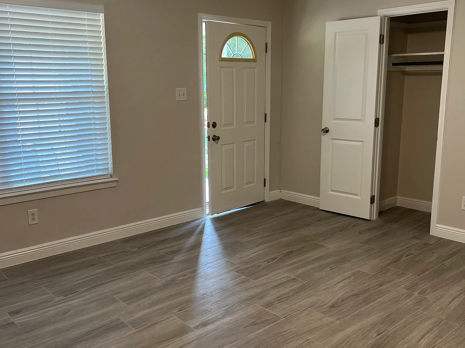4 bed, 1378 sqft, $1,950 — Photo 2