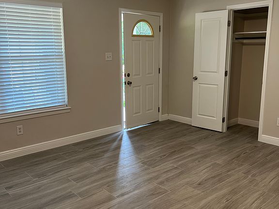 2nd image of 2060 Elaine Cir