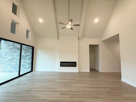 5th image of 302 Alicia Ct