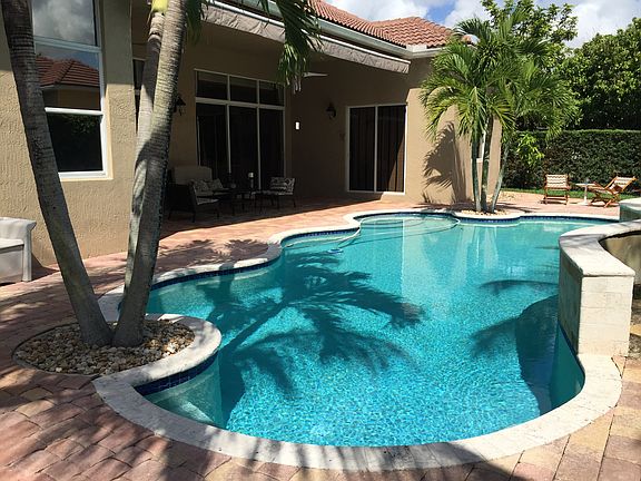 4th image of 15958 SW 15th St