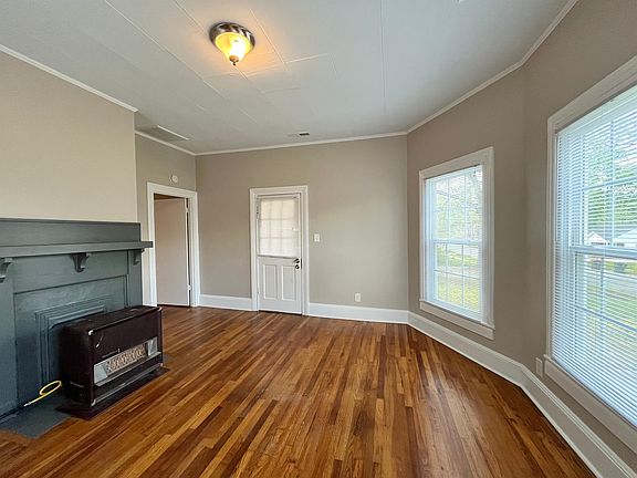4th image of 617 Harris St