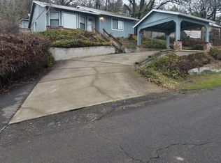 255 5th Ave, Gold Hill, OR 97525
