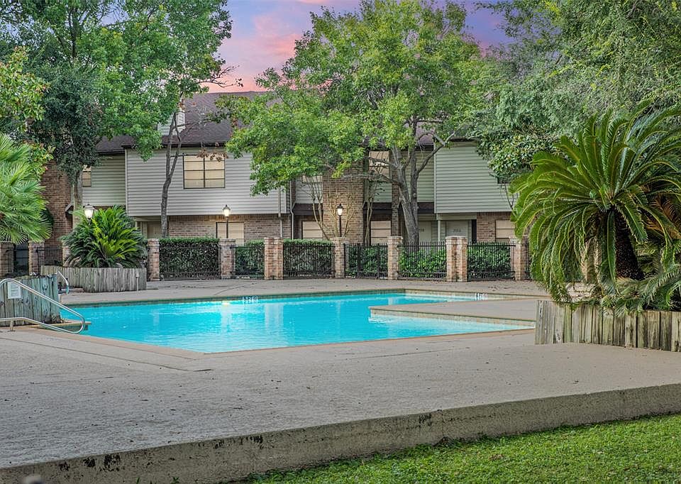 1st image of 2444 Bering Dr
