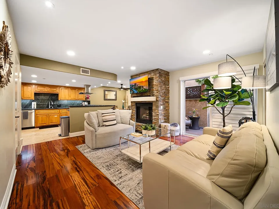 886 Felspar St