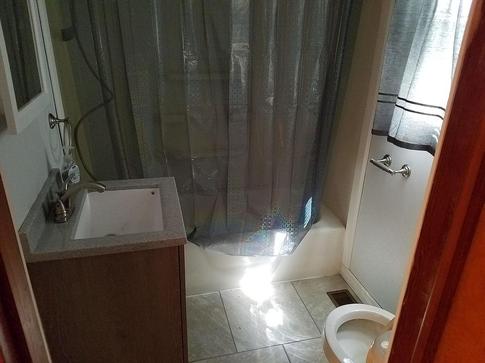 2nd image of 106 Ann St
